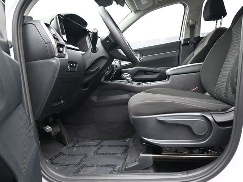 Used 2023 Kia Sorento LX image 28