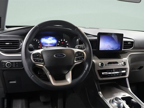 Used 2023 Ford Explorer XLT w/ Equipment Group 202A image 8