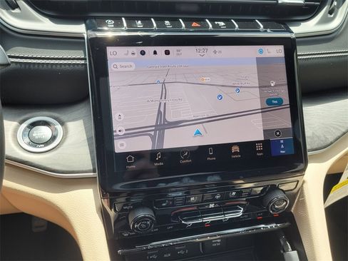 New 2024 Jeep Grand Cherokee Limited w/ Luxury Tech Group II image 16