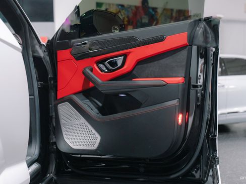 Used 2019 Lamborghini Urus image 23