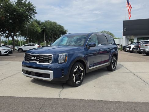 Certified 2024 Kia Telluride S w/ S Sunroof Package FWD image 4