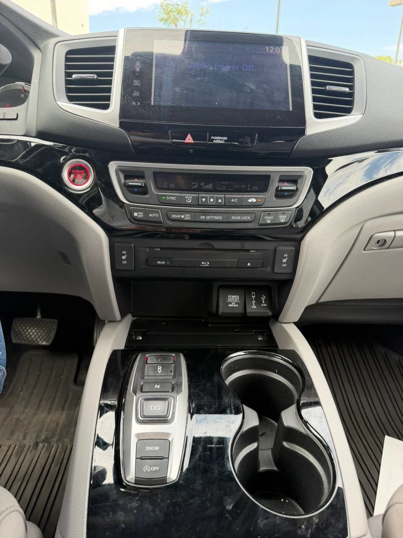 Used 2017 Honda Pilot Touring image 28