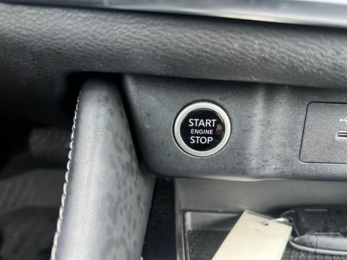 Used 2023 Nissan Rogue SL w/ SL Premium Package image 31