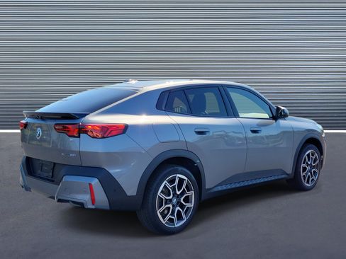 Used 2025 BMW X2 xDrive28i AWD/4WD image 3