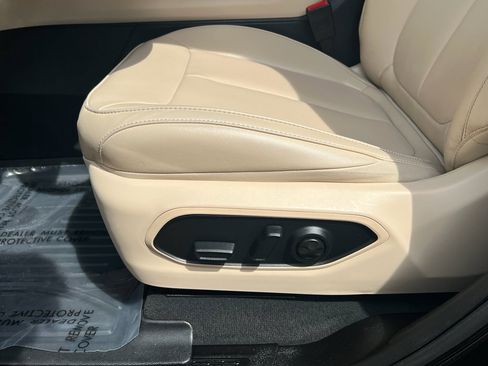 Used 2025 Jeep Grand Cherokee L Limited image 21