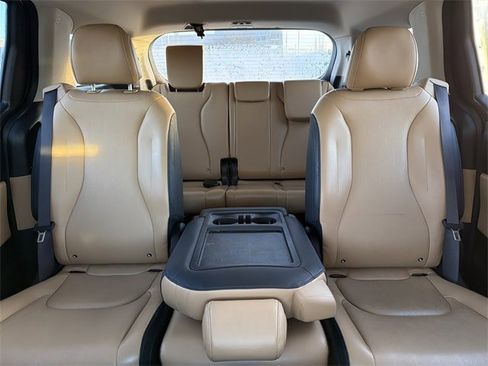 Used 2024 Kia Carnival LX image 29