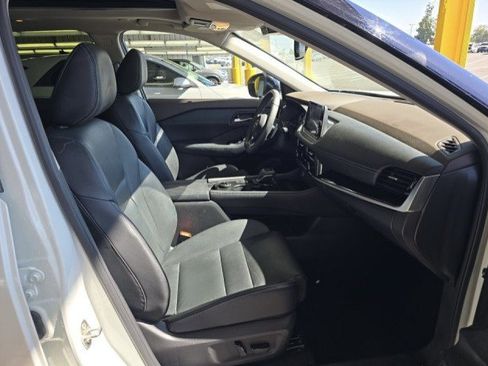 Used 2023 Nissan Rogue SL AWD/4WD image 4