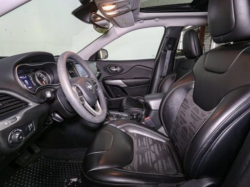 Used 2022 Jeep Cherokee Latitude w/ Sun & Sound Group image 39