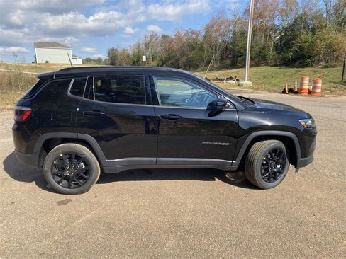 New 2026 Jeep Compass Latitude image 7