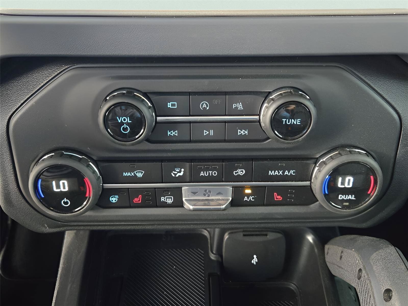 Used 2025 Ford Bronco Outer Banks w/ Sasquatch Package AWD/4WD image 17