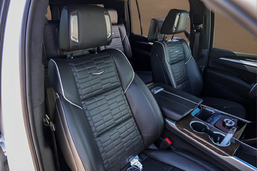 Used 2025 Cadillac Escalade ESV Premium Luxury Platinum w/ LPO, Radiant Package RWD image 31