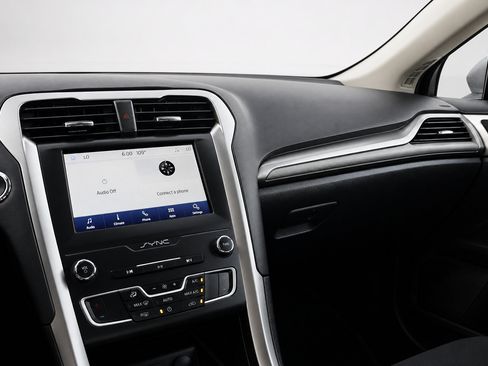 Used 2020 Ford Fusion SE FWD image 30