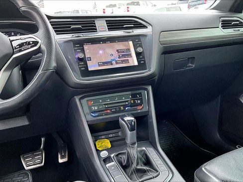 Used 2022 Volkswagen Tiguan SEL R-Line image 6