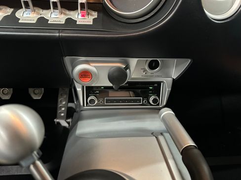 Used 2005 Ford GT RWD image 28