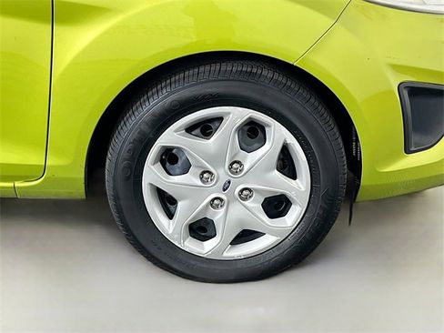 Used 2013 Ford Fiesta SE image 32