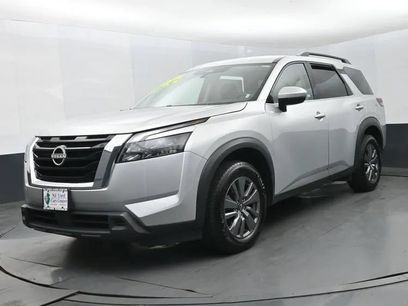 Used 2025 Nissan Pathfinder SV