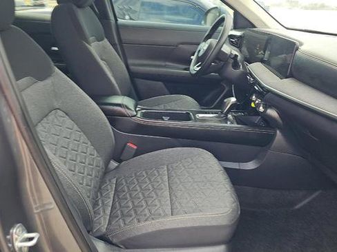 Used 2025 Nissan Kicks SV w/ SV Premium Package image 6