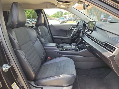 Used 2025 Mitsubishi Outlander SE AWD/4WD image 29