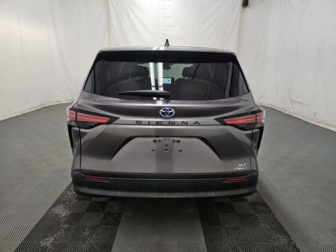 Used 2021 Toyota Sienna XLE FWD image 7