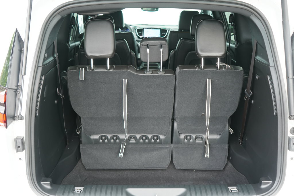 Used 2025 Chrysler Pacifica Select FWD image 8