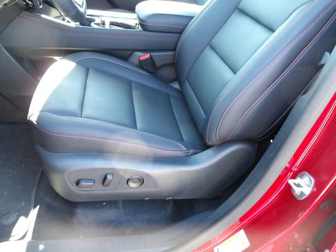 Certified 2025 Chevrolet Traverse Z71 w/ Driver Confidence Package AWD/4WD image 17