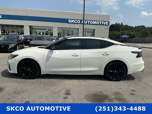 Used 2020 Nissan Maxima SR w/ Sport Mat Group FWD image 2