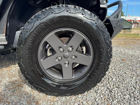 Used 2015 Jeep Wrangler 4WD Sport image 12