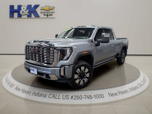 Used 2024 GMC Sierra 2500 Denali w/ Denali Reserve Package AWD/4WD image 3