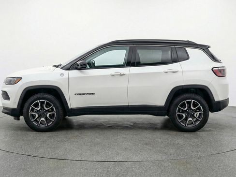 Used 2025 Jeep Compass Trailhawk AWD/4WD image 5