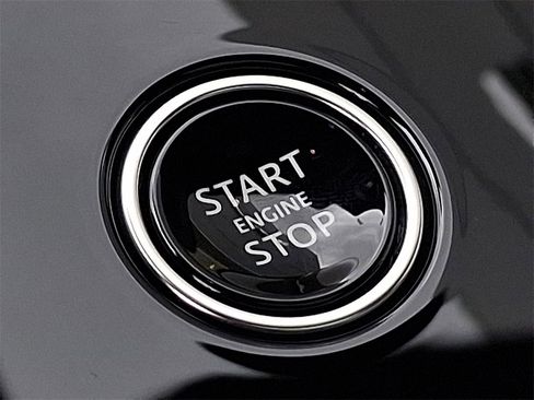 Certified 2025 Land Rover Range Rover Sport image 19