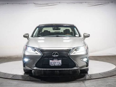 Used 2018 Lexus ES 350 w/ Luxury Package w/Wood Trim image 6