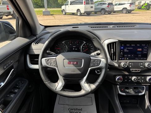 Used 2024 GMC Terrain SLT image 17