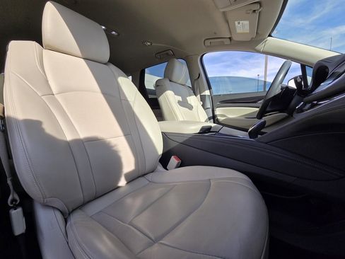 Used 2021 Buick Enclave Essence image 31