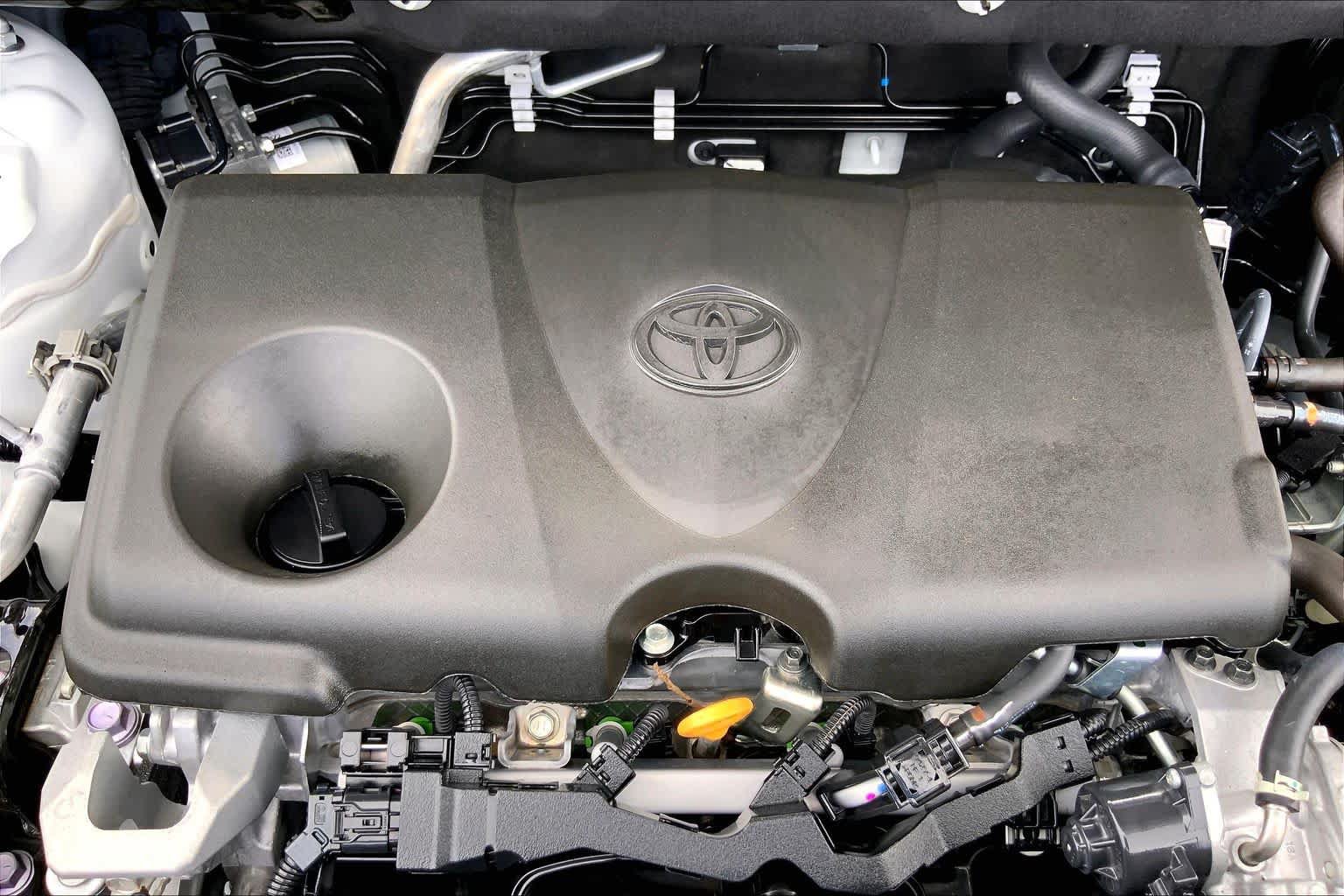 Used 2025 Toyota RAV4 XLE w/ Convenience Package FWD image 32