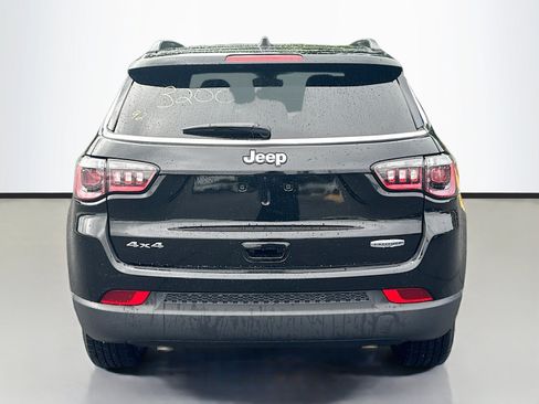 Used 2025 Jeep Compass Latitude AWD/4WD image 6