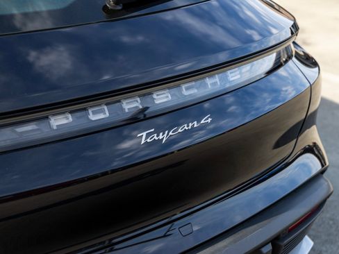 Certified 2022 Porsche Taycan 4 Cross Turismo image 20