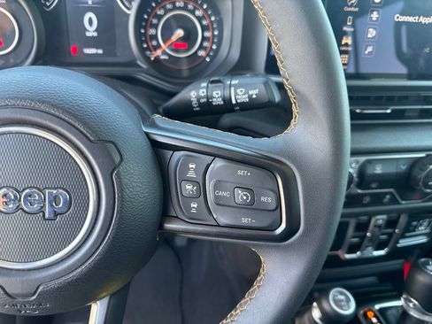 Used 2025 Jeep Wrangler Unlimited Sport AWD/4WD image 15