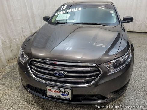 Used 2018 Ford Taurus SE image 6