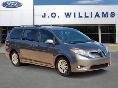 Used 2017 Toyota Sienna XLE w/ XLE Navigation Package
