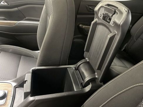 Used 2023 GMC Acadia SLE image 21