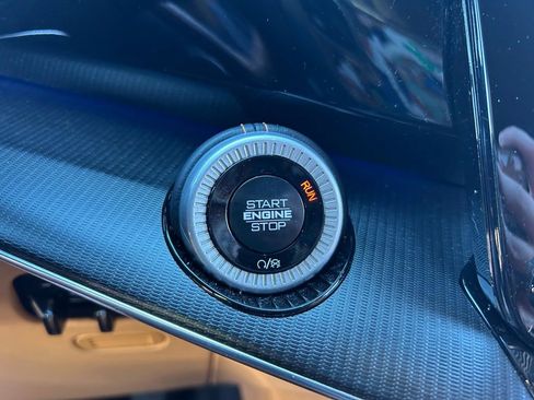 Used 2024 Jeep Grand Wagoneer Series III w/ Rear Seat Video Group 1 AWD/4WD image 32