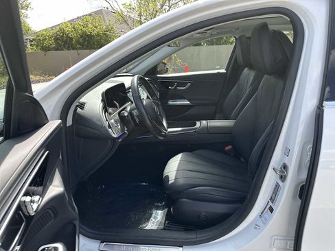 Used 2025 Mercedes-Benz E 450 4MATIC Sedan image 2
