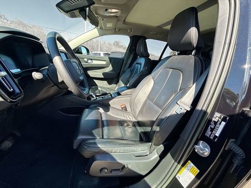 Used 2023 Volvo XC40 B5 Plus AWD/4WD image 23
