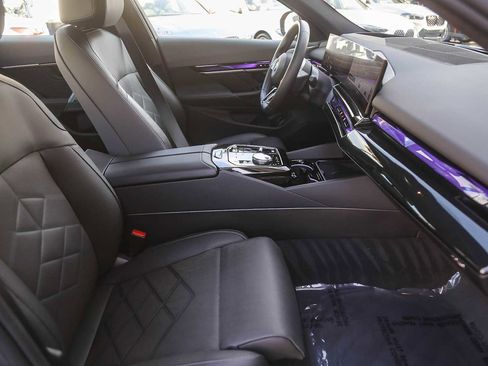 Used 2025 BMW i5 M60 w/ Premium Package image 13