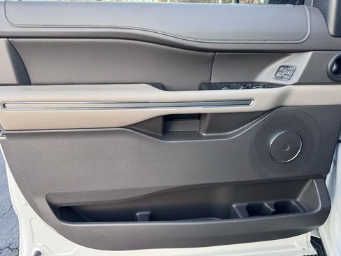 Used 2021 Ford Expedition XLT image 12