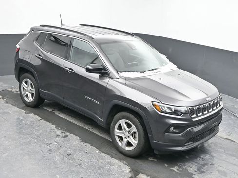 Used 2024 Jeep Compass Latitude image 34