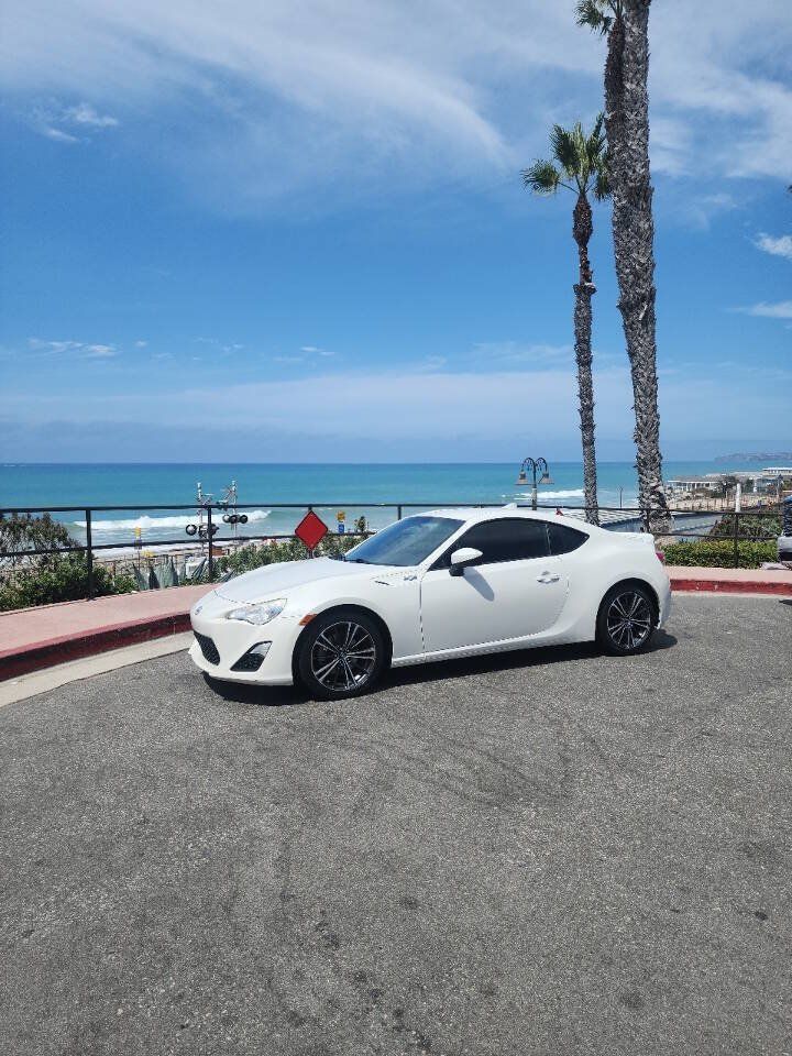 Used 2015 Scion FR-S RWD image 1