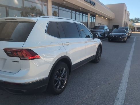 Used 2023 Volkswagen Tiguan SE w/ Panoramic Sunroof Package image 8