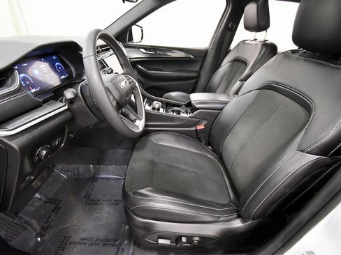 Used 2023 Jeep Grand Cherokee L Altitude image 14