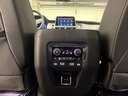 Certified 2024 Chevrolet Tahoe Z71 w/ Luxury Package image 28